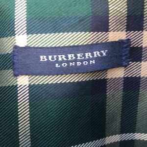 🍂 ICONIC PLAID BURBERRY button -down!!!